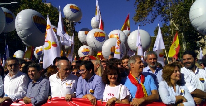 Cabecera de la manifestación contra la DUI en Barcelona.