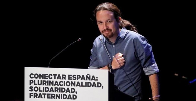 El secretario general de Podemos, Pablo Iglesias, interviene en la jornada que organiza su formación 'Conectar España: plurinacionalidad, solidaridad, fraternidad' esta tarde en el Teatro del Círculo de Bellas Artes de Madrid. EFE/ Juanjo Martín
