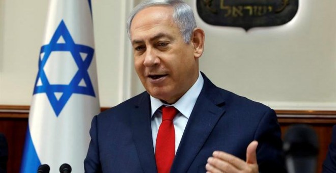 El primer ministro israelí, Benjamin Netanyahu, preside la reunión semanal del gabinete en su oficina en Jerusalén. /EFE