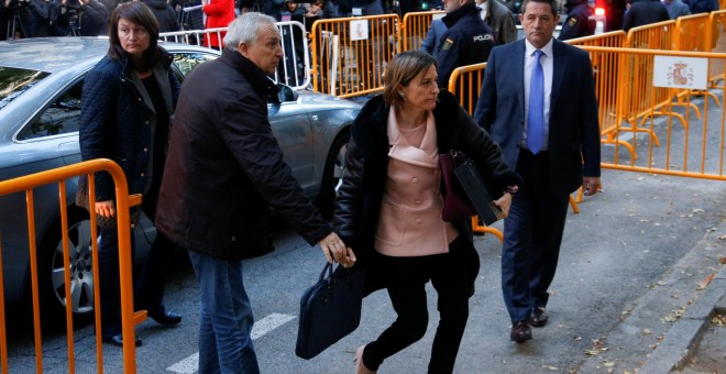 La presidenta del Parlament, Carme Forcadell, a su llegada al Tribunal Supremo. REUTERS/Javier Barbancho
