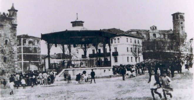 Foto antigua de la Plaza del Kasko de Sestao.