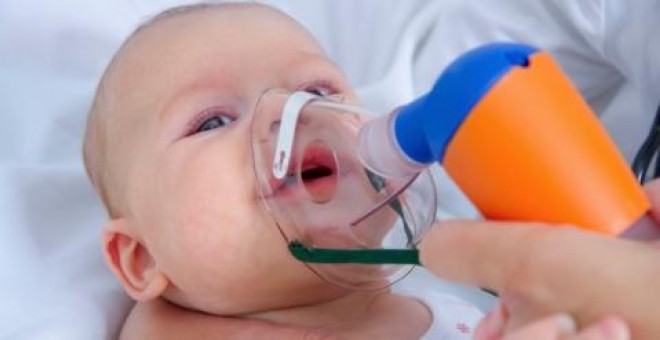 La llegada del frío dispara el riesgo de bronquiolitis en bebés prematuros, niños que van a guarderías o con padres fumadores. /Farmaciasofertas.es
