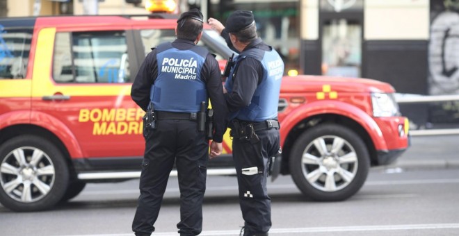 Imagen de archivo de dos agentes de la Policía Local de Madrd. EUROPA PRESS