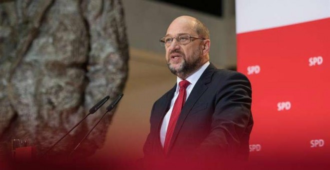 El líder del Partido Socialdemócrata alemán (SPD), Martin Schulz, pronuncia un comunicado en la sede de la formación en Berlín. | EFE