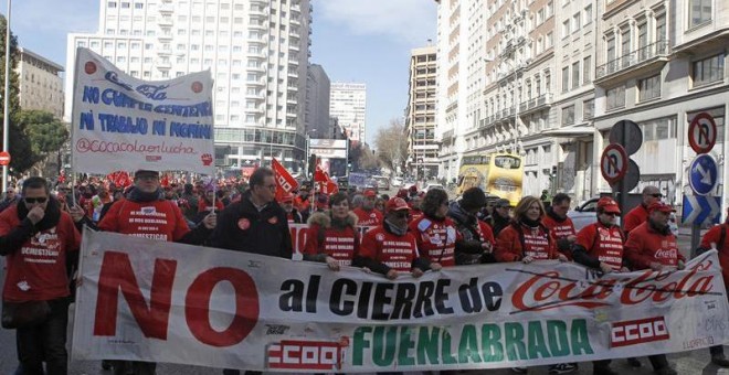 Una de las marchas celebradas tras el ERE de Coca Cola. /EFE