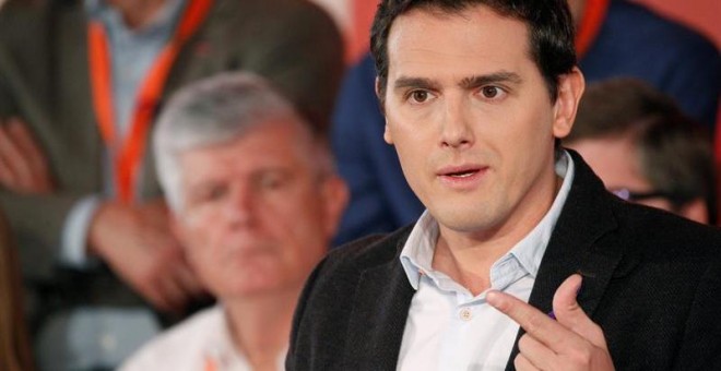 El presidente de Ciudadanos, Albert Rivera, durante su intervención en el acto que su partido celebra este sábado en Madrid para presentar el programa electoral para las elecciones de Cataluña. EFE/Víctor Lerena