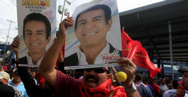 Seguidores de Nasralla, este lunes en Tegucigalpa. REUTERS/Jorge Cabrera