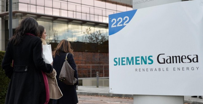 El logo de Siemens Gamesa a la entrada de su sede en el paque tecnológico de Zamudio (Vizcaya). REUTERS/Vincent West