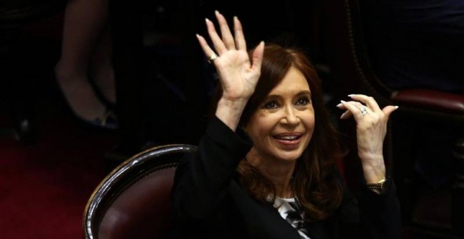 Cristina Fernández saluda durante la jura de su cargo de Senadora este pasado miércoles. | REUTERS