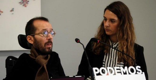 Los portavoces de Podemos Pablo Echenique y Noelia Vera. - EFE