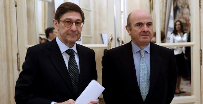 El presidente de Bankia, José Ignacio Goirigolzarri, y el ministro de Economía, Luis de Guindos, en un desayuno informativo. EFE
