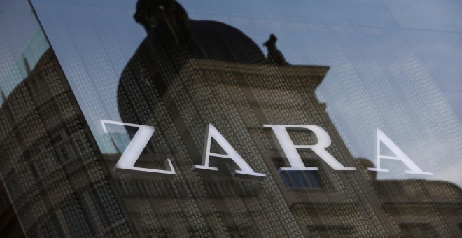 El logo de Zara, la principal enseña de Inditex, enuna de sus tiendas en el centro de Madrid. REUTERS/Susana Vera