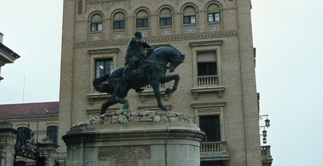 Figura de Franco a caballo que fue retirada por el Ayuntamiento de Zaragoza en 2007.