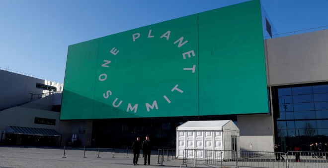 El logo de la cumbre One Planet, en la entrada del Centro Seine Musicale, cerca de París. REUTERS/Gonzalo Fuentes