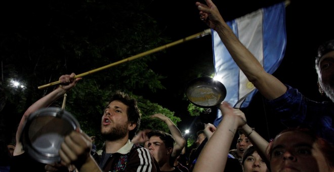 Disturbios en Buenos Aires por la reforma de las pensiones de Mauricio Macri. REUTERS/Martin Acosta