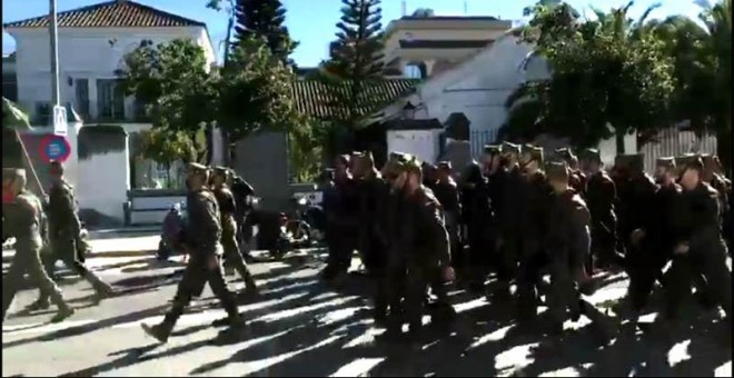 Desfile de legionarios en Sanlúcar de Barrameda.