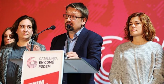 Llegada del cabeza de lista de Catalunya en Comú Podem Xavier Domènech, acompañado de la número dos Elisenda Alamany (d), y de la alcaldesa de Barcelona Ada Colau, comparecen para valorar los resultados de las elecciones en el Campus universitario de la U