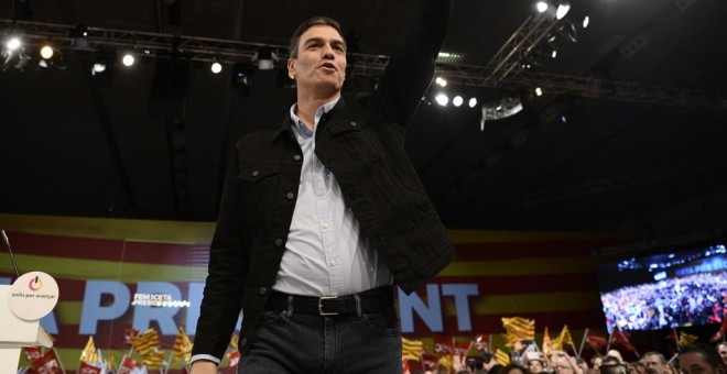 El líder del PSOE, Pedro Sánchez, en uno de los mítines de la reciente campaña electoral para el 21-D, en Barcelona. AFP/Josep Lago