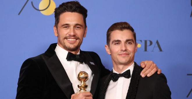 James Franco con su hermano tras la gala de los Globos de Oro. REUTERS/Lucy Nicholson