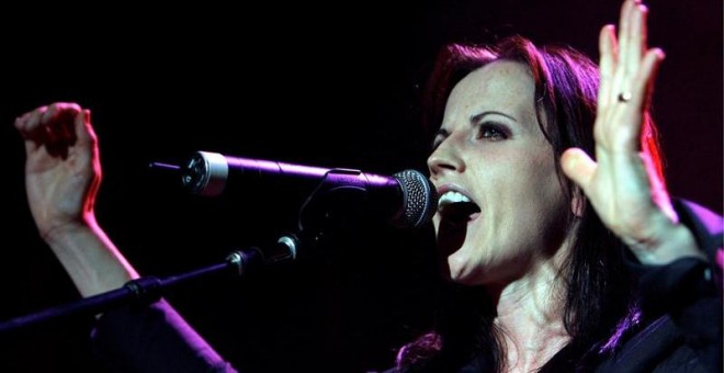 Imagen de archivo de la cantante del grupo musical The Cranberries, Dolores O'Riordan, durante una actuación de su gira en solitario en Zúrich, Suiza, el 1 de junio de 2007. La cantante irlandesa ha fallecido hoy, 15 de enero de 2018, a los 46 años de eda