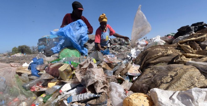 Vertedero de Mbeubeuss, en Dakar, Senegal, en enero de 2016. SEYLLOU / AFP