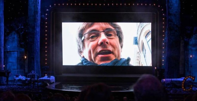 El expresident Carles Puigdemont en videoconferencia en la gala de los X Premios Gaudí, que concede la Academia del Cine Catalán. | MARTA PÉREZ (EFE)