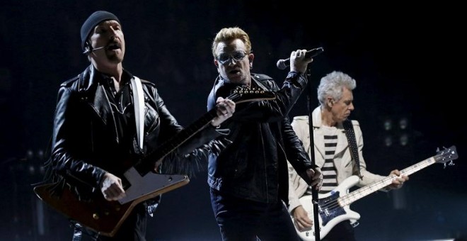U2, durante un concierto. REUTERS