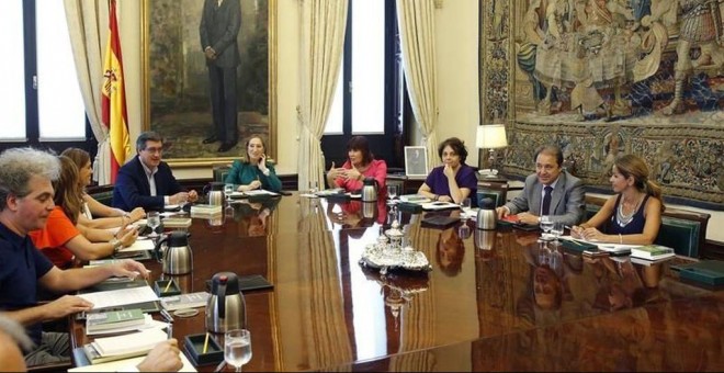 Reunión de la Mesa del Congreso, presidida por Ana Pastor. EFE