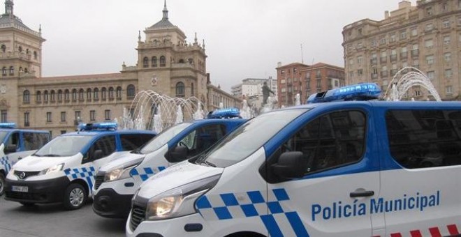 Coches y furgonetas de la Policía Municipal de Valladolid. / Europa Press