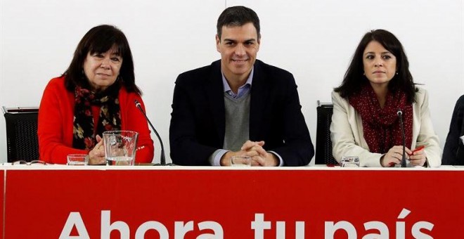 Cristina Narbona, Pedro Sánchez y Adriana Lastra, en la reunión de la Ejecutiva Federal del PSOE. / EFE