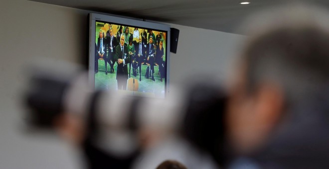 Vista de un monitor de la sala de prensa de la Audiencia Nacional, durante la declaración del extesorero del PP Luis Bárcenas, en el juicio contra la rama valenciana de la red Gürtel. EFE/Juan Carlos Hidalgo