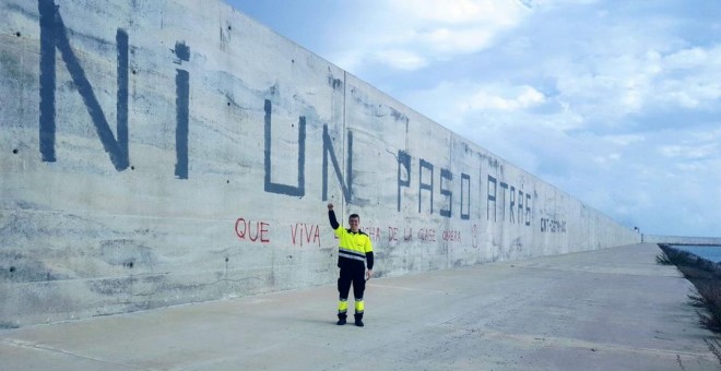 Trabajador de la empresa amarradora del Puerto de Barcelona. CNT PORTUARIOS