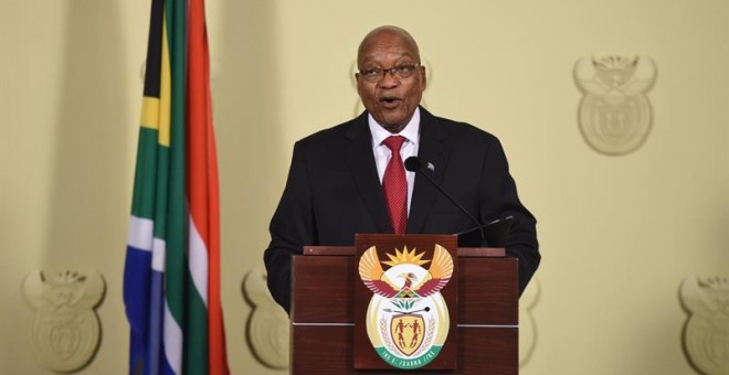 El presidente sudafricano, Jacob Zuma, habla en televisión nacional para anunciar su renuncia hoy, miércoles 14 de febrero de 2018, en Pretoria (Sudáfrica). Zuma anunció que dimite como presidente de Sudáfrica en cumplimiento de las órdenes de su propio p