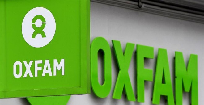 Logotipo de la ong británica Oxfam en una tienda de Londres, Reino Unido. EFE/ Andy Rain