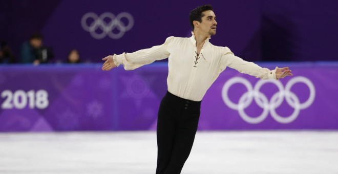 Javier Fernández, en un momento del programa con el que alcanzó el bronce en los Juegos Olímpicos de Invierno. REUTERS/Phil Noble