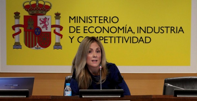 La secretaria general del Tesoro y Política Financiera, Emma Navarro, en una rueda de prensa en la sede del Ministerio de Economía. EFE