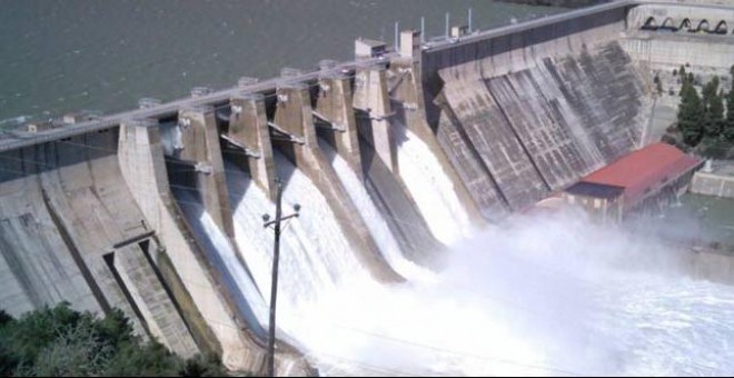 Las más de 800 centrales hidroeléctricas repartidas por los ríos y pantanos españoles llegan a cubrir la sexta parte de la demanda energética del país.