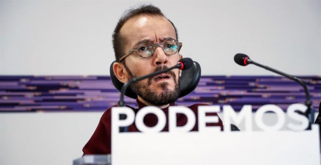 El portavoz de Podemos Pablo Echenique comparece en rueda de prensa. EFE/Emilio Naranjo
