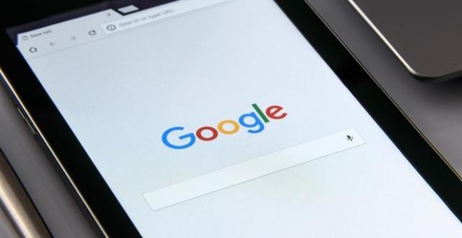 Google recibe 2,3 millones de peticiones de eliminación de URL de su buscador en tres años por el derecho al olvido.