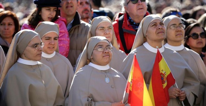 Monjas españolas en la Plaza de San Pedro del Vaticano hace unos días. REUTERS/Max Rossi