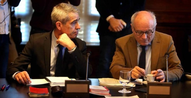 Xavier Muro y Antoni Bayona, letrados del Parlament. EFE/Archivo