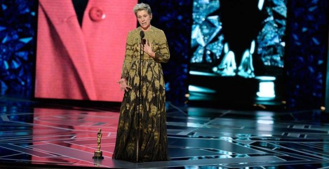 La actriz Frances McDormand pronunciando un discurso tras ganar el Óscar a la mejor actriz por su papel en 'Tres anuncios en las afueras'. EFE