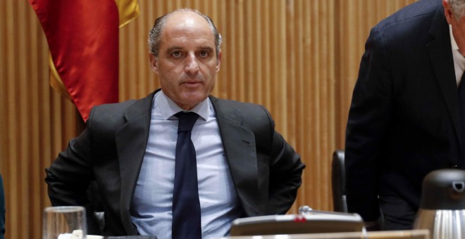 El expresidente de la Comunidad Valenciana Francisco Camps, durante su comparecencia ante la Comisión de Investigación sobre la presunta financiación ilegal del PP,  en el Congreso de los Diputados. EFE/Chema Moya