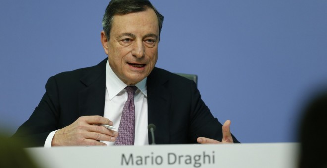 El presidente de BCE, Mario Draghi, durante la rueda de prensa habitual tras la reunión del Consejo de Gobierno, en la sede de la entidad en Fráncfort. REUTERS/Ralph Orlowski