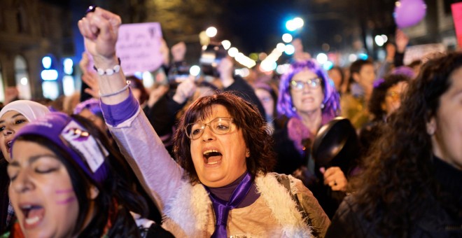 Manifestantes en la marcha del 8M en Bilbao. REUTERS/Vincent West