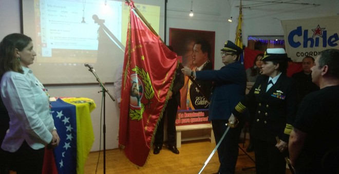 Acto final del homenaje a Chávez, con la embajadora y Javier Couso (dcha). / MARTA MONFORTE