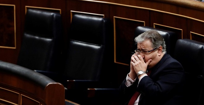 El ministro del Interior Juan Ignacio Zoido, durante el pleno del Congreso que debate la derogación de la prisión permanente revisable. EFE/Mariscal