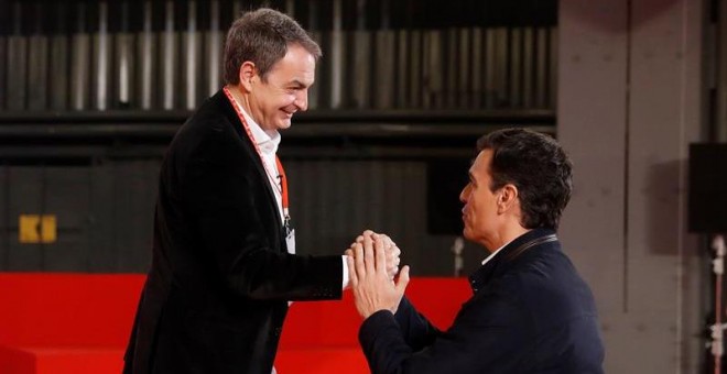 El expresidente del Gobierno, José Luis Rodríguez Zapatero (i9, junto al secretario general, Pedro Sánchez, durante la inauguración de la Escuela Buen Gobierno Jaime Vera del PSOE, esta tarde en Madrid. EFE/Juan Carlos Hidalgo