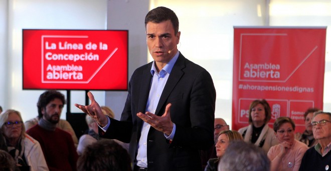 El secretario general del PSOE, Pedro Sánchez, participa en una asamblea abierta a militantes socialistas en La Línea de La Concepción (Cádiz). EFE/ A. Carrasco Ragel
