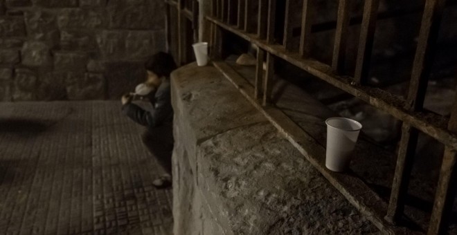 Un menor extranjero no acompañado en las calles de Melilla.-JOSÉ PALAZÓN /PRODEIN